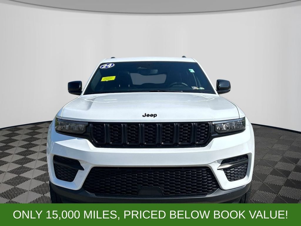 Used 2024 White Jeep Altitude X image 8