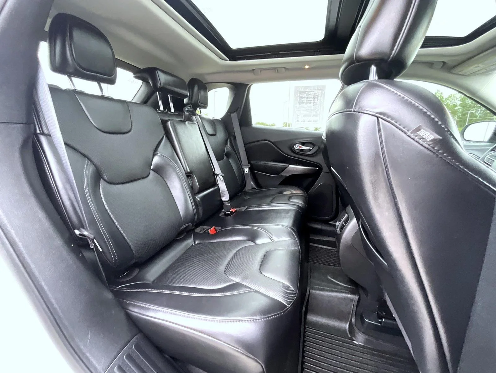 Used 2021 White Jeep Limited image 19
