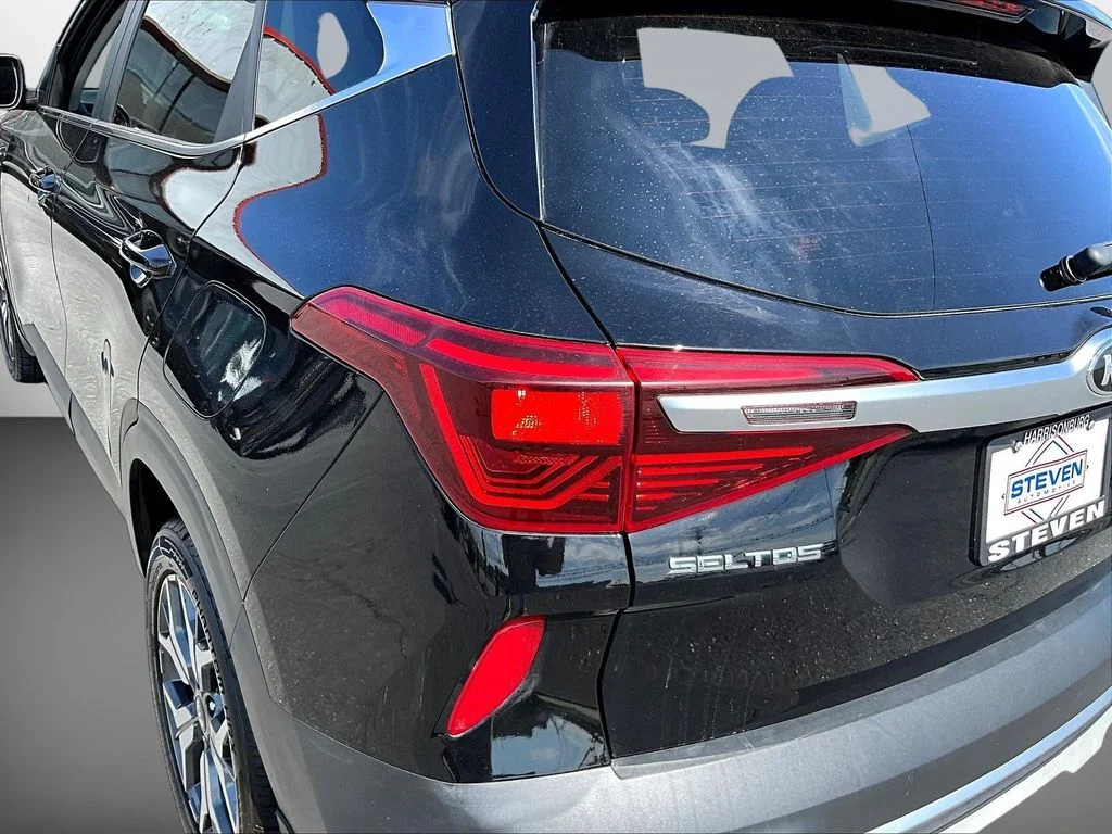 Used 2021 Black Kia EX image 23