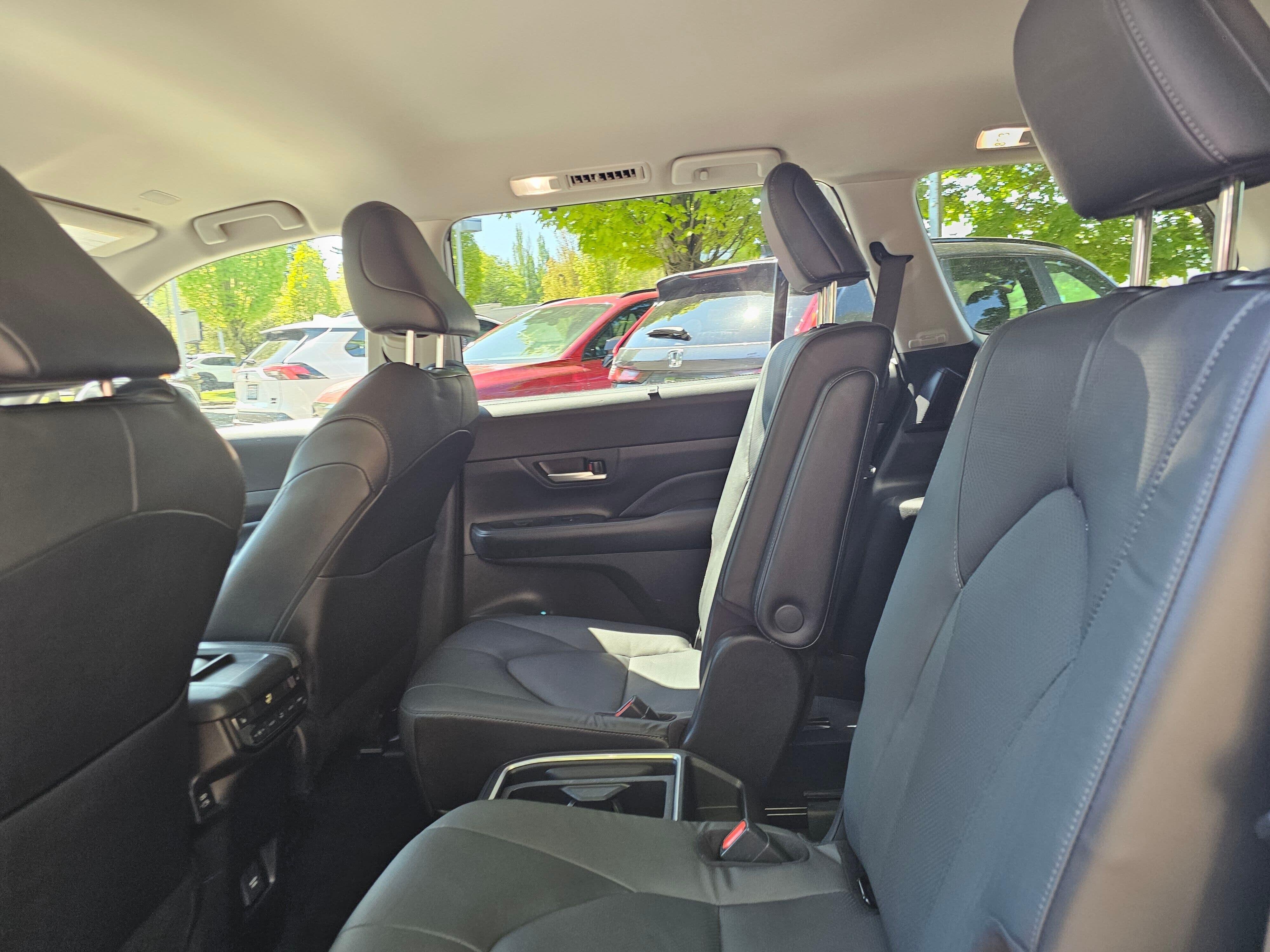 Used 2024 Wind Chill Pearl Toyota Limited image 17