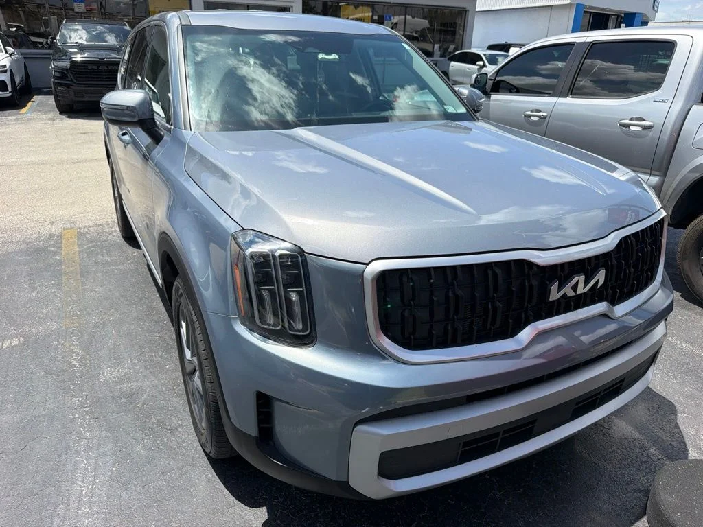 Used 2024 Everlasting Silver Kia LX image 1