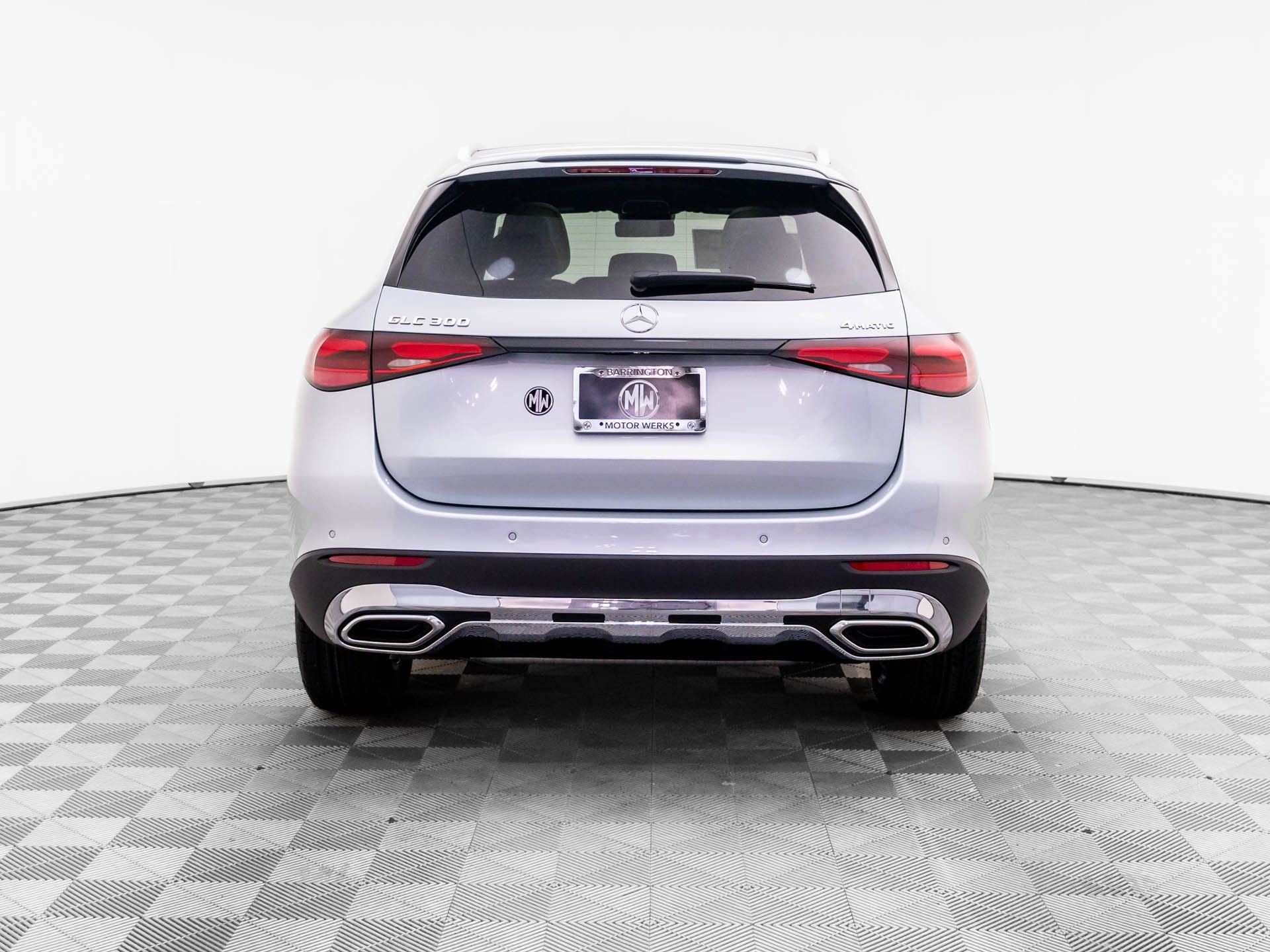 New 2026 Silver Mercedes-Benz GLC 300 image 4