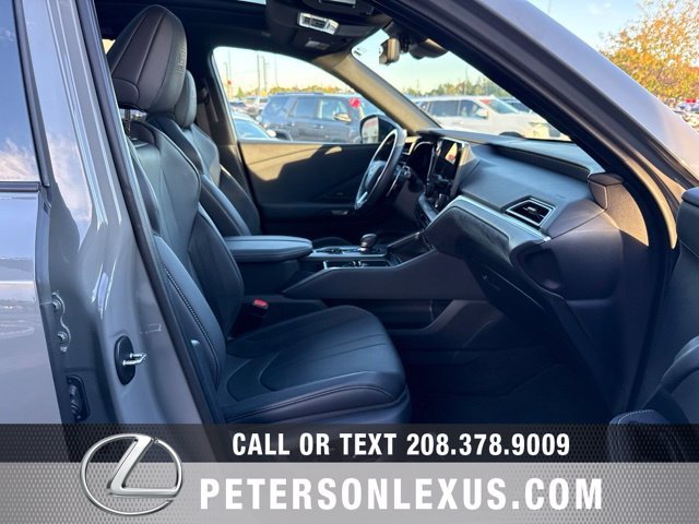 Used 2025  Lexus 500h F SPORT Luxury image 13