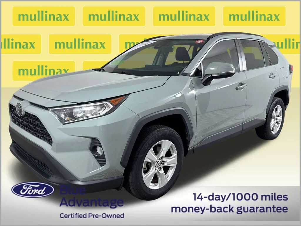 Certified Used 2020  Toyota XLE image 14