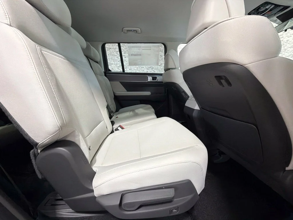 New 2027 Shimmering Silver Hyundai SE image 13