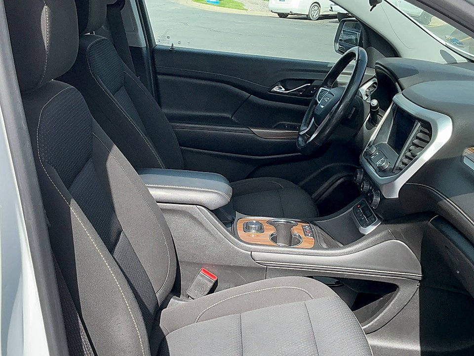 Used 2020 Summit White GMC FWD SLE image 12