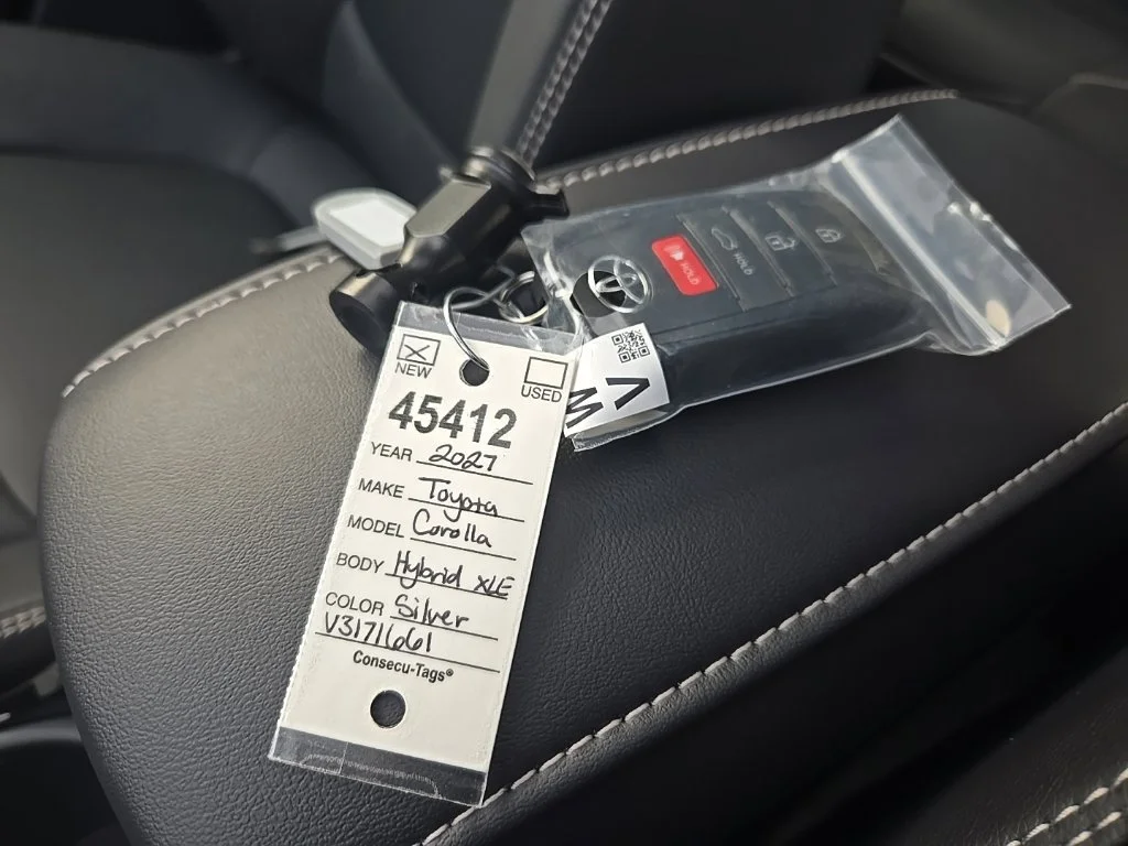 New 2027 Classic Silver Metallic Toyota Hybrid XLE image 29