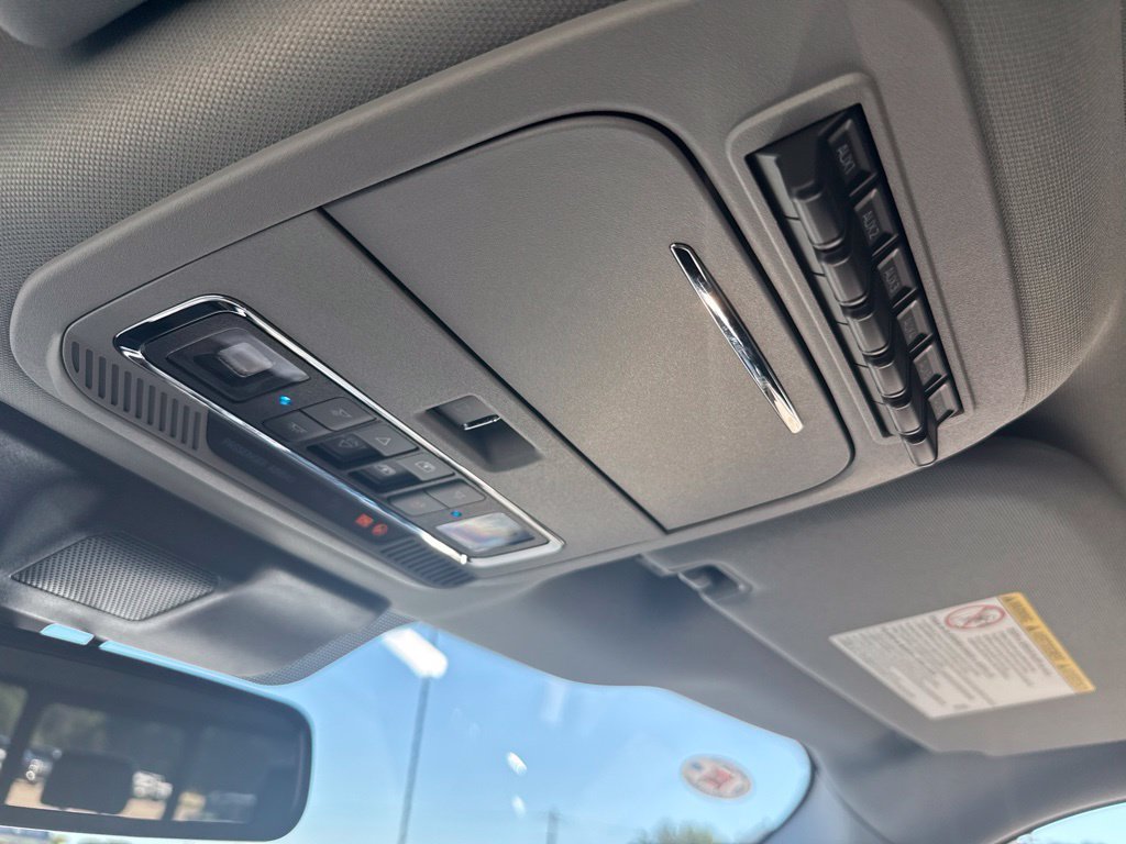 New 2026 Star White Metallic Tri-Coat Ford F-250® Lariat® image 35