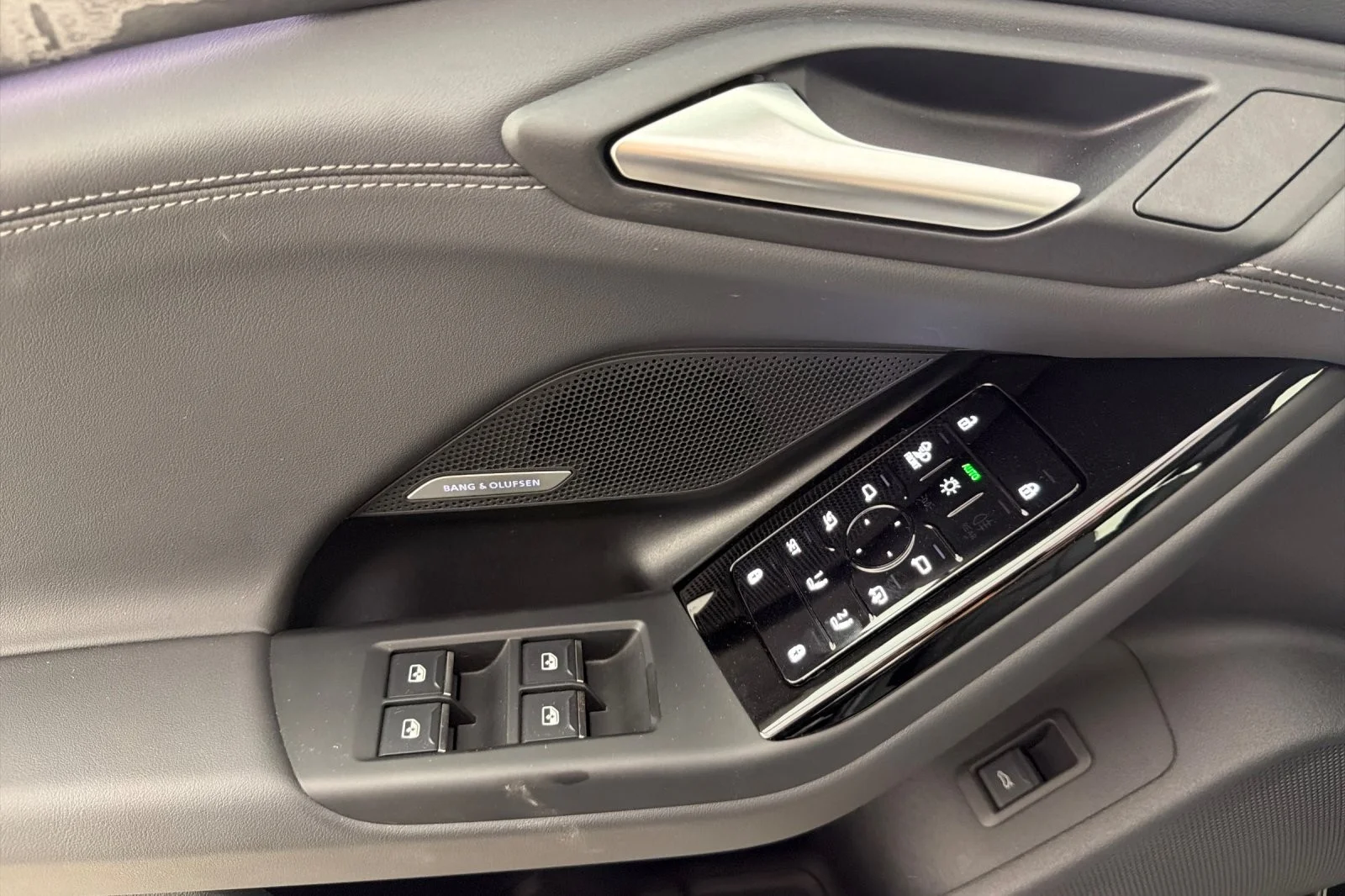 Used 2025 Mythos Black Metallic Audi Premium Plus RWD image 10