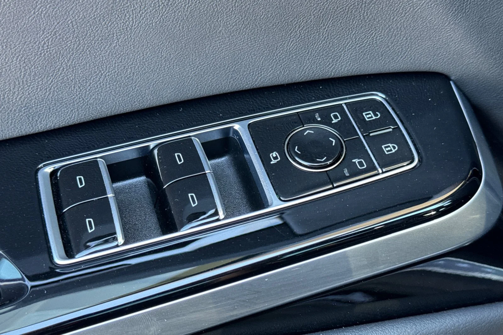 2025 Cadillac Escalade Sport - Photo 11