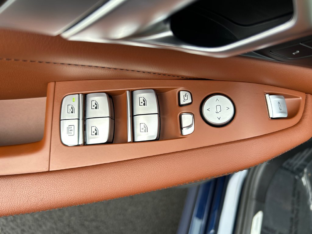 Used 2025 Blue BMW ALPINA XB7 image 12