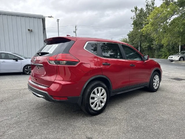 Used 2017 Red Nissan S image 5