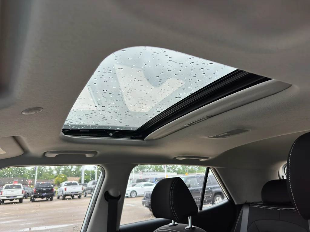 Used 2025 Onyx Black Hyundai SEL image 24