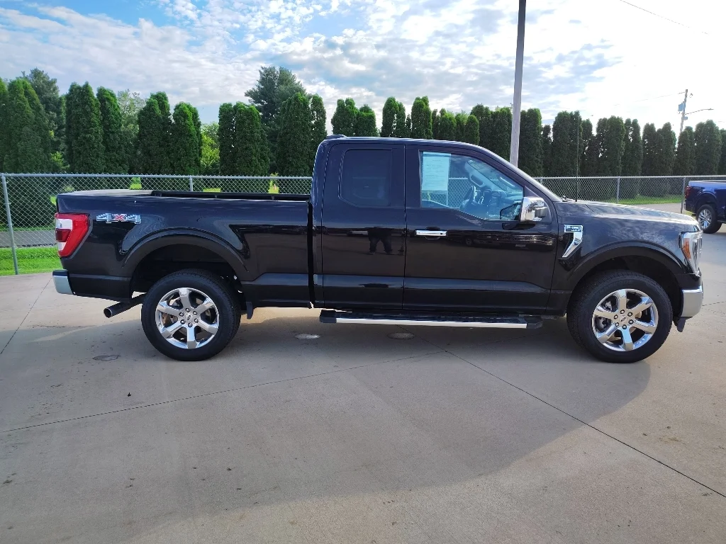 Used 2022 Agate Black Metallic Ford LARIAT image 3