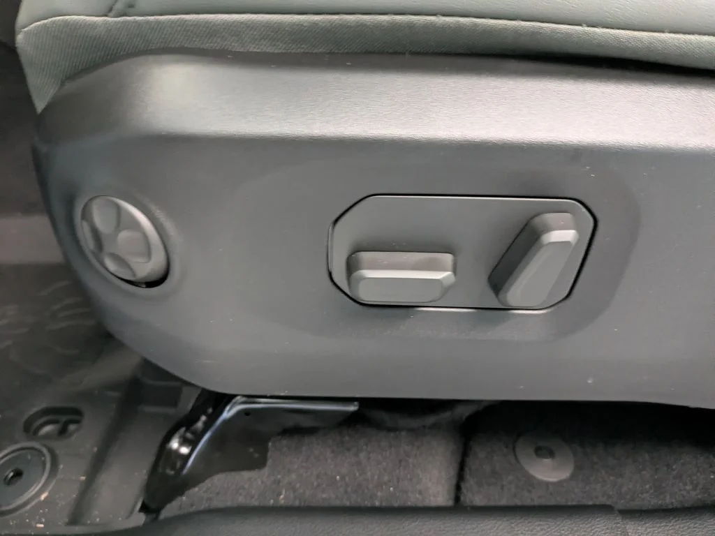 New 2026 Bright White Clear-Coat Exterior Paint Jeep Mojave image 22