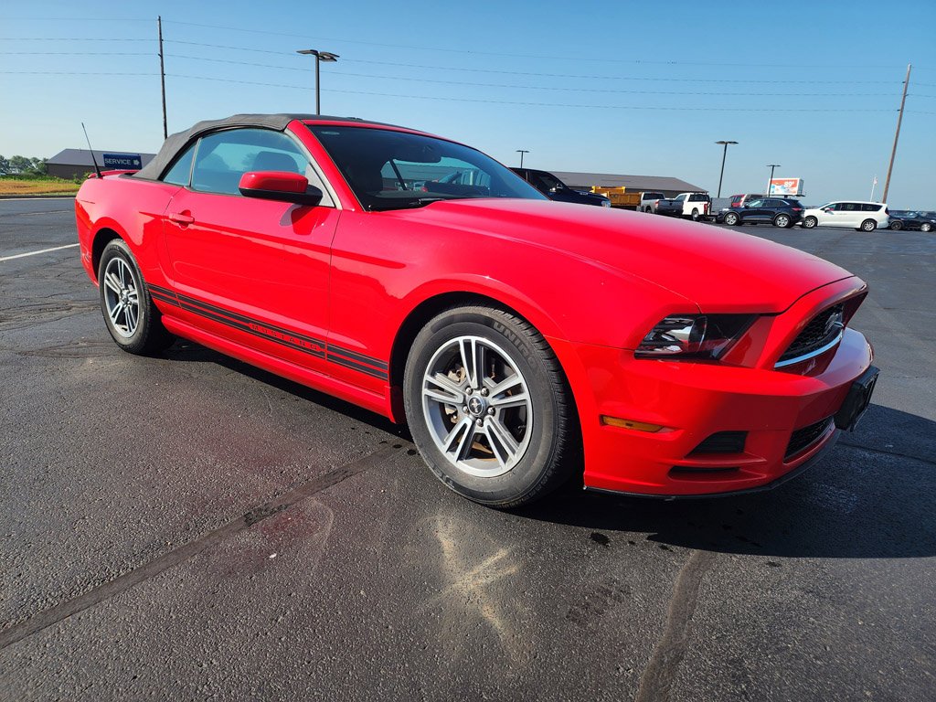 Used 2013 Race Red Ford V6 image 3