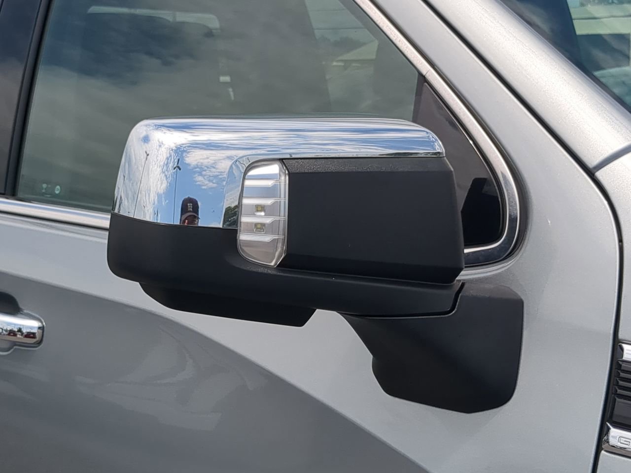 Used 2025 Sterling Metallic GMC SLT image 11