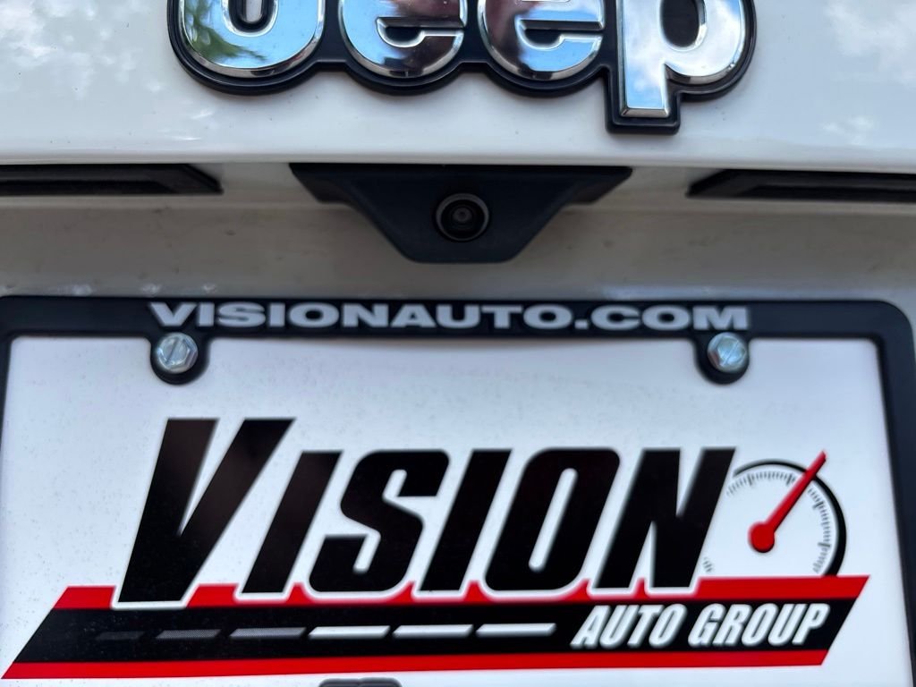 Used 2021 White Jeep Latitude image 32