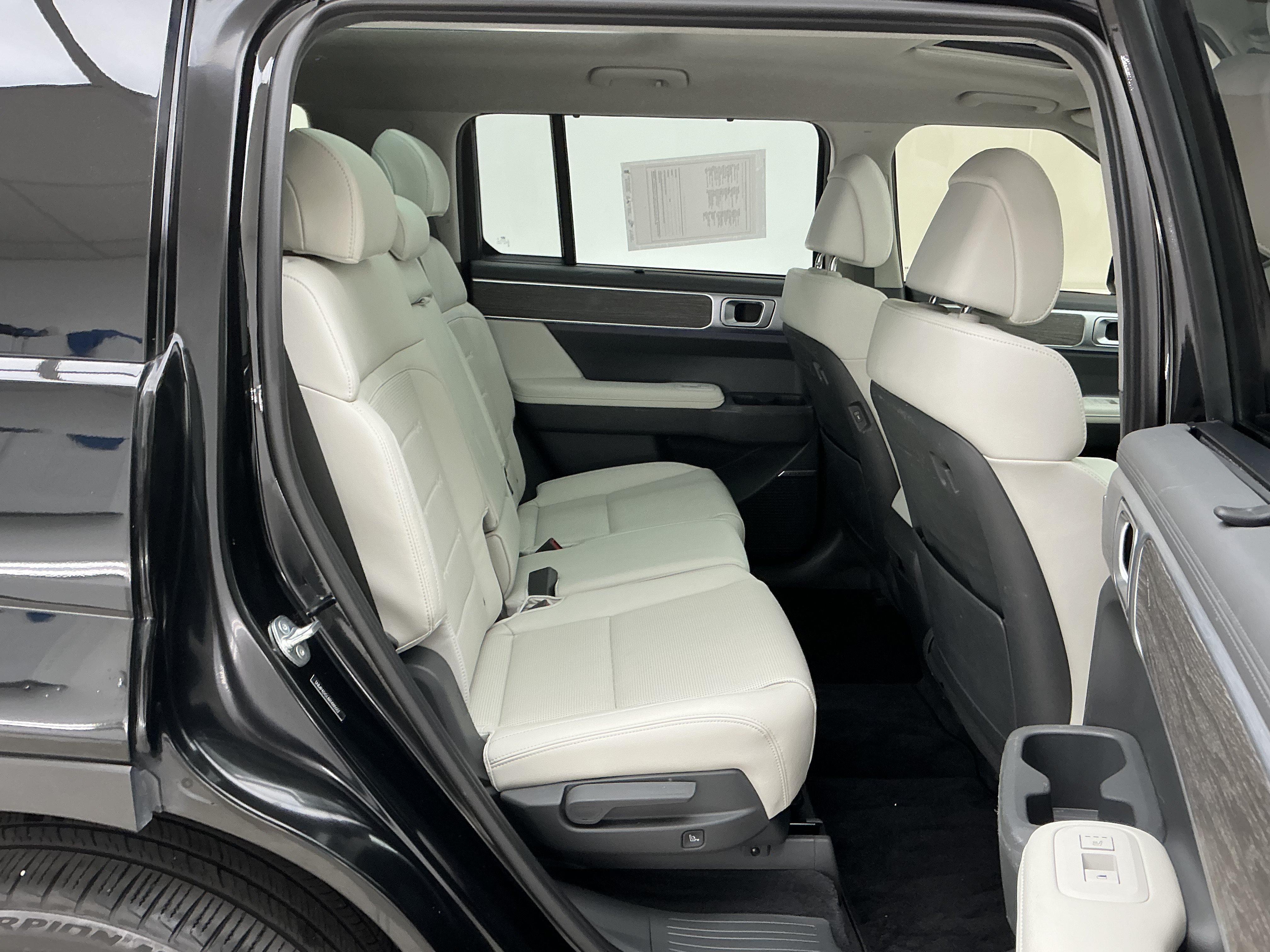 Used 2024 Phantom Black Hyundai Limited image 23