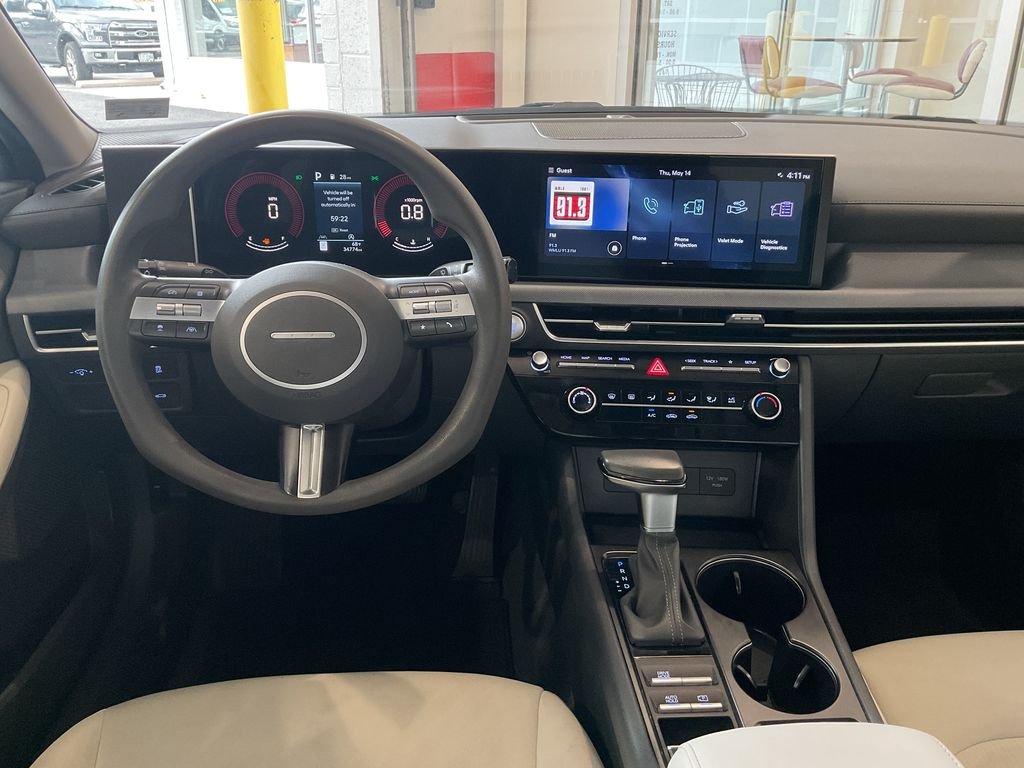 Used 2025 Silver Hyundai SE image 31
