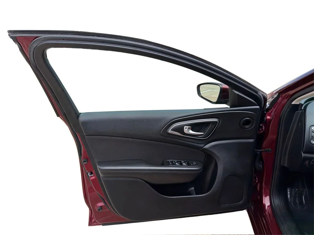 Used 2015 Velvet Red Pearlcoat Chrysler Limited image 19