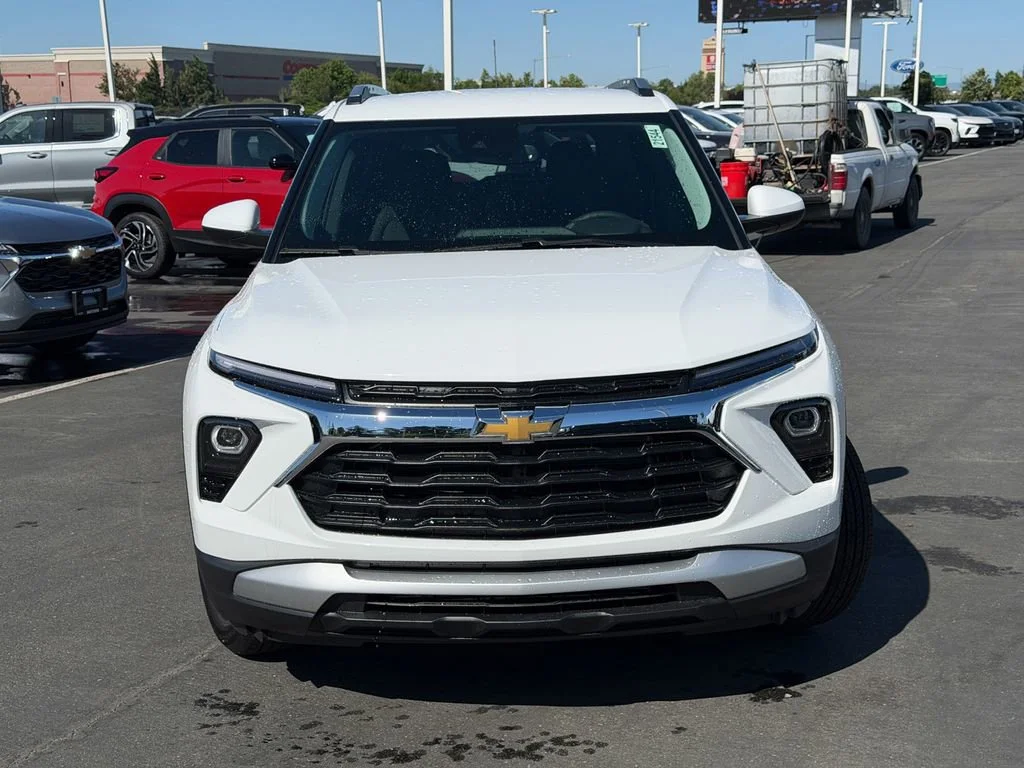 Used 2026 Summit White Chevrolet LT image 3