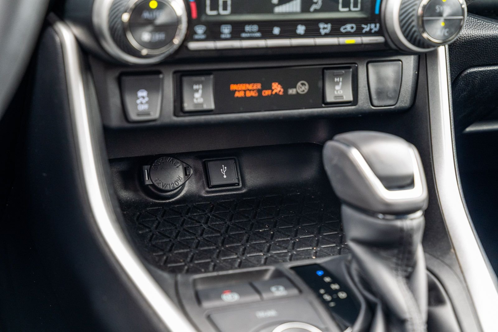 2022 Toyota RAV4 SE - Photo 29