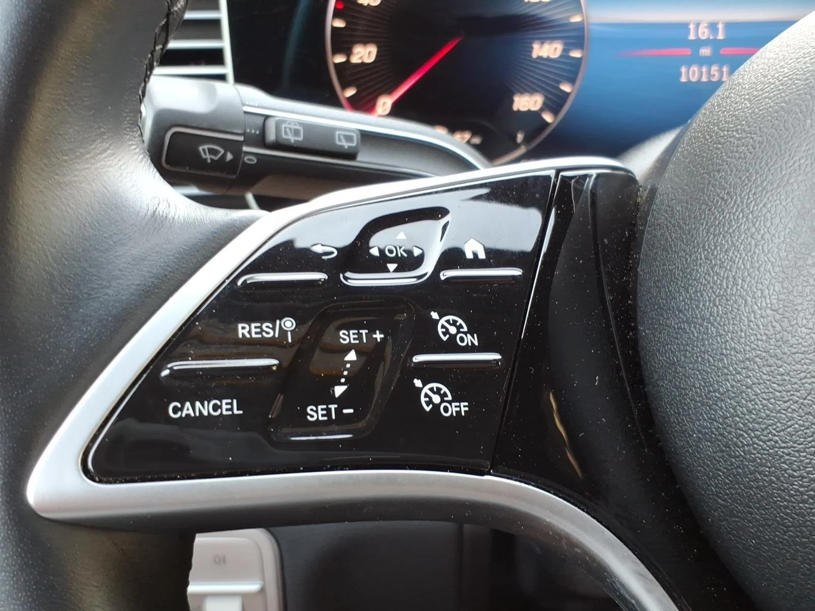 Certified Used 2025 Cirrus Silver Metallic Mercedes-Benz GLE 350 image 15