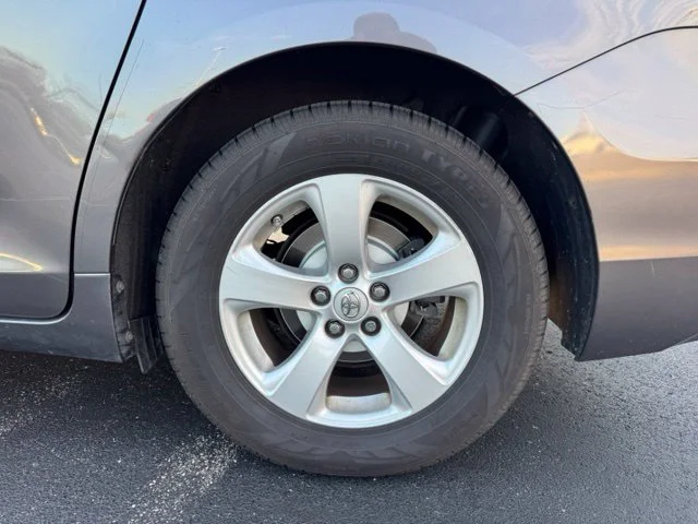 Used 2015 Gray Toyota LE image 11