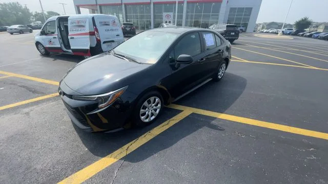 2025 Toyota Corolla LE - Photo 6