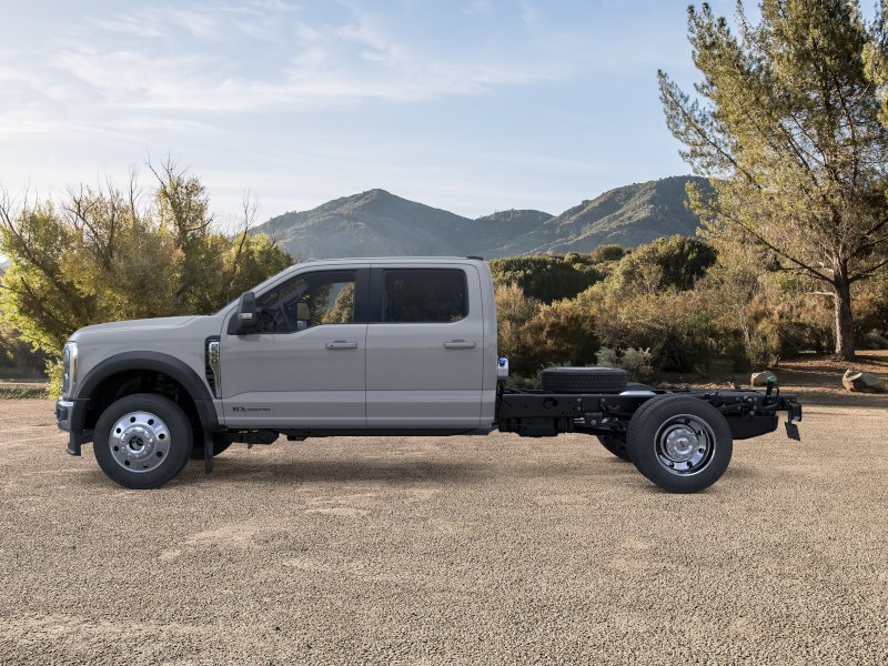 New 2026 Avalanche Gray Ford F-550® LARIAT® image 3