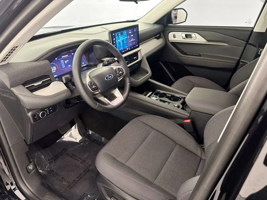 Used 2025 Black Ford Active image 9