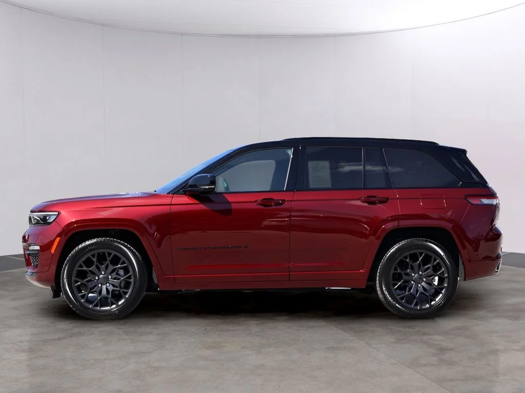 Used 2025 Velvet Jeep Summit image 4
