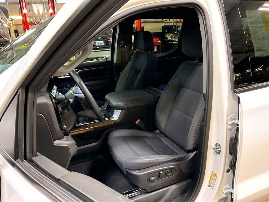 Used 2023 White GMC Elevation image 10