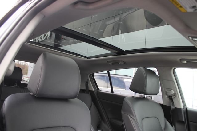Used 2022 Red Kia EX image 33