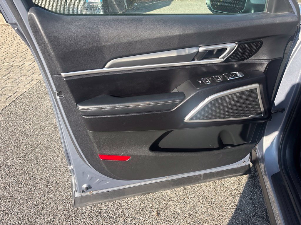 Used 2020 Silver Kia S image 10
