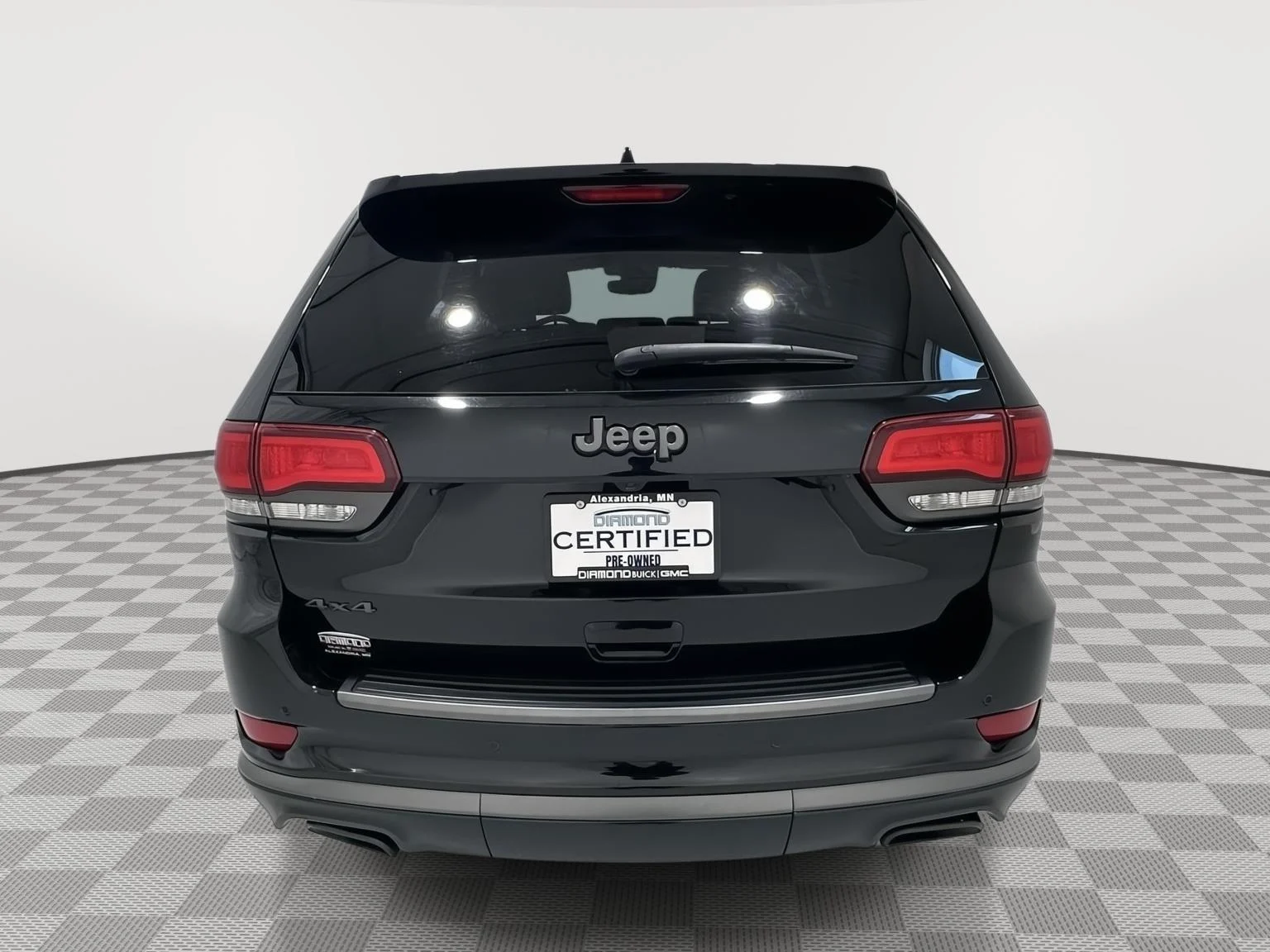 Used 2021 Diamond Black Crystal Pearl Jeep Overland image 4