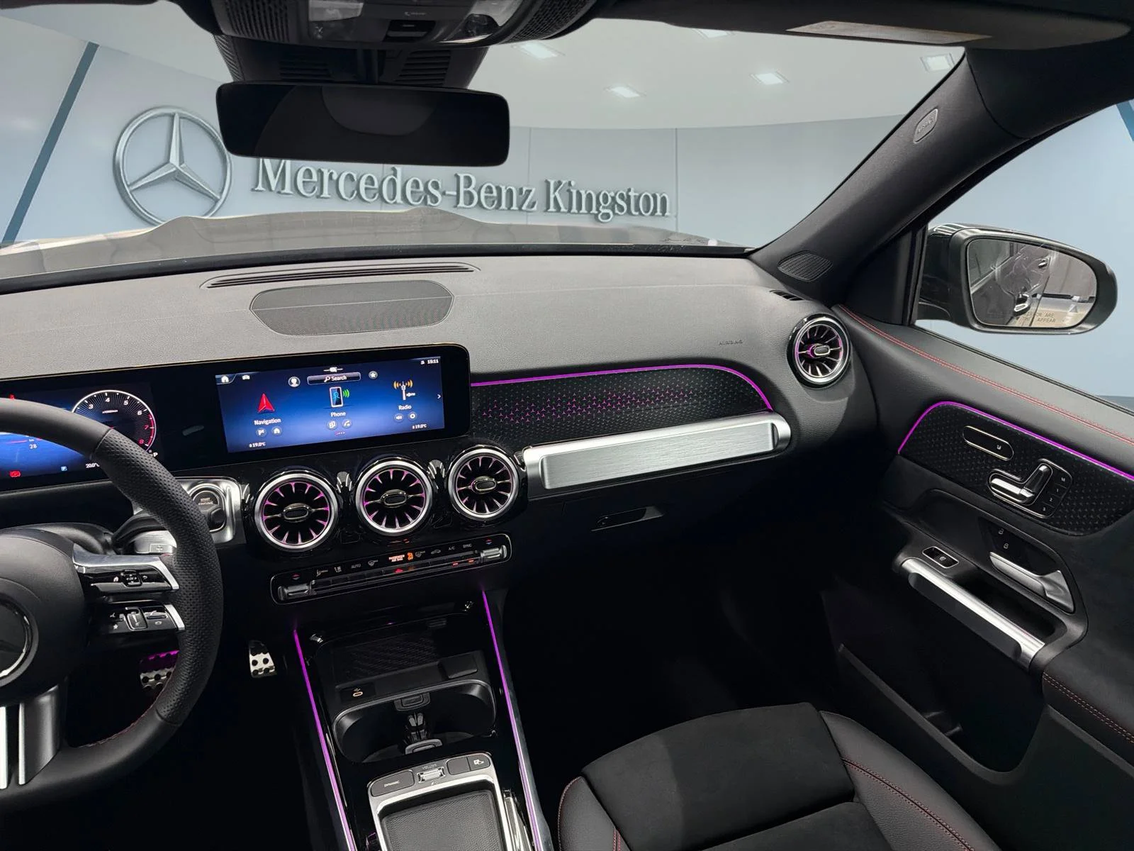 Used 2026 Black Mercedes-Benz GLB 250 image 25