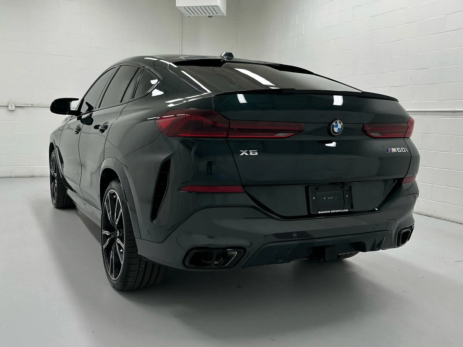 Used 2026 Oxford Green Metallic BMW M60i image 8