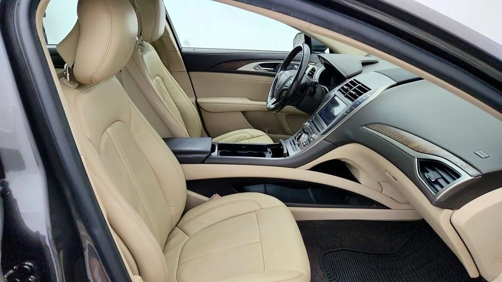 Used 2017 Magnetic Grey Metallic Lincoln Reserve FWD w/ Power Moonroof, 19