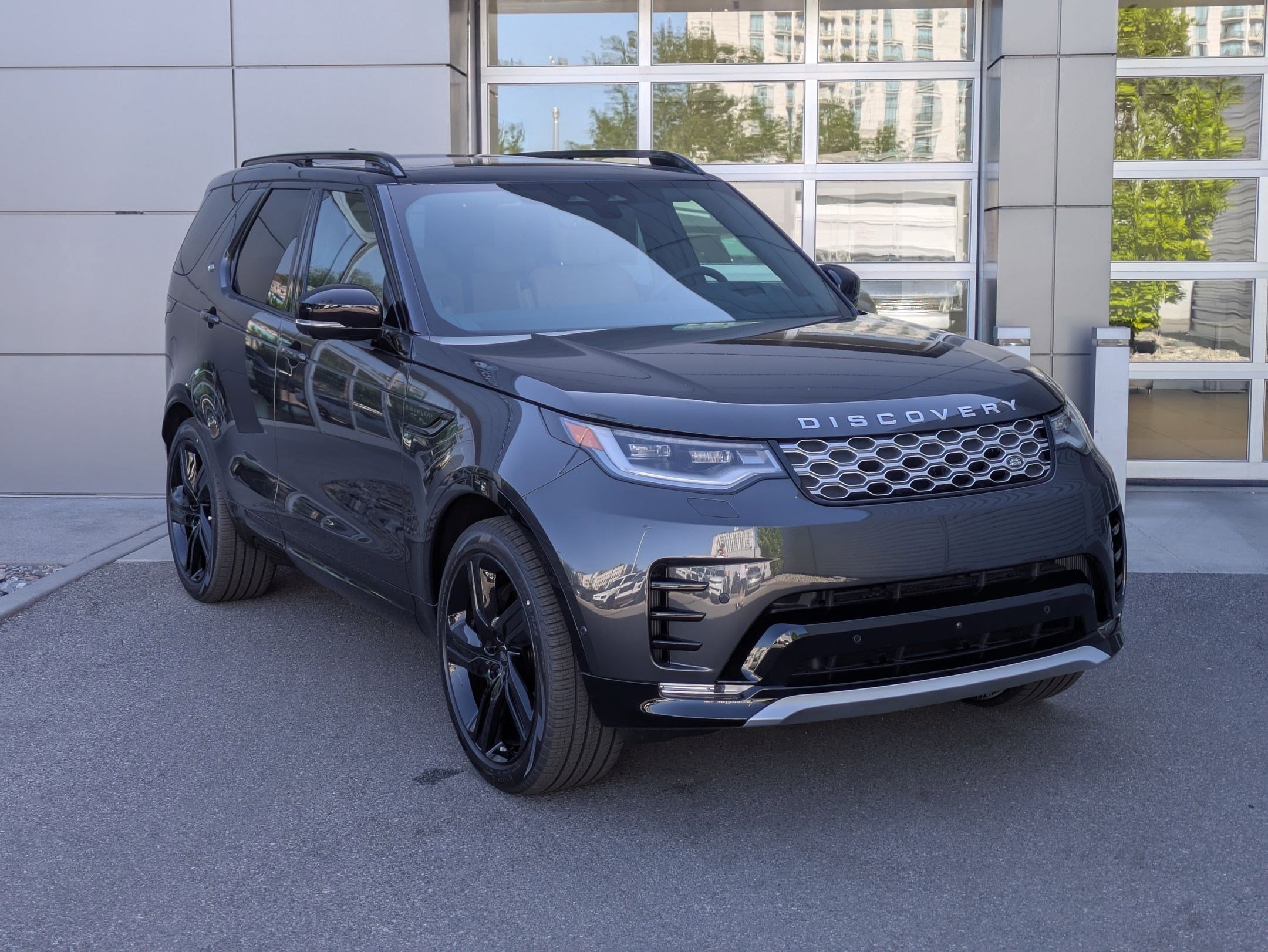 New 2026 Carpathian Grey Land Rover Gemini Edition image 3