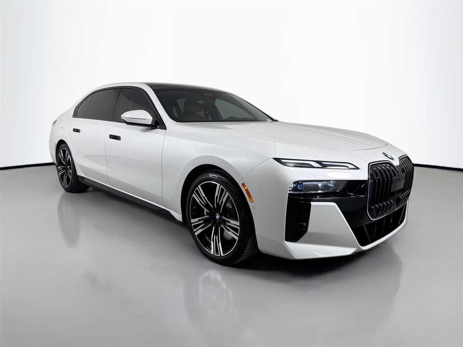 New 2026 Mineral White Metallic BMW 740i image 3