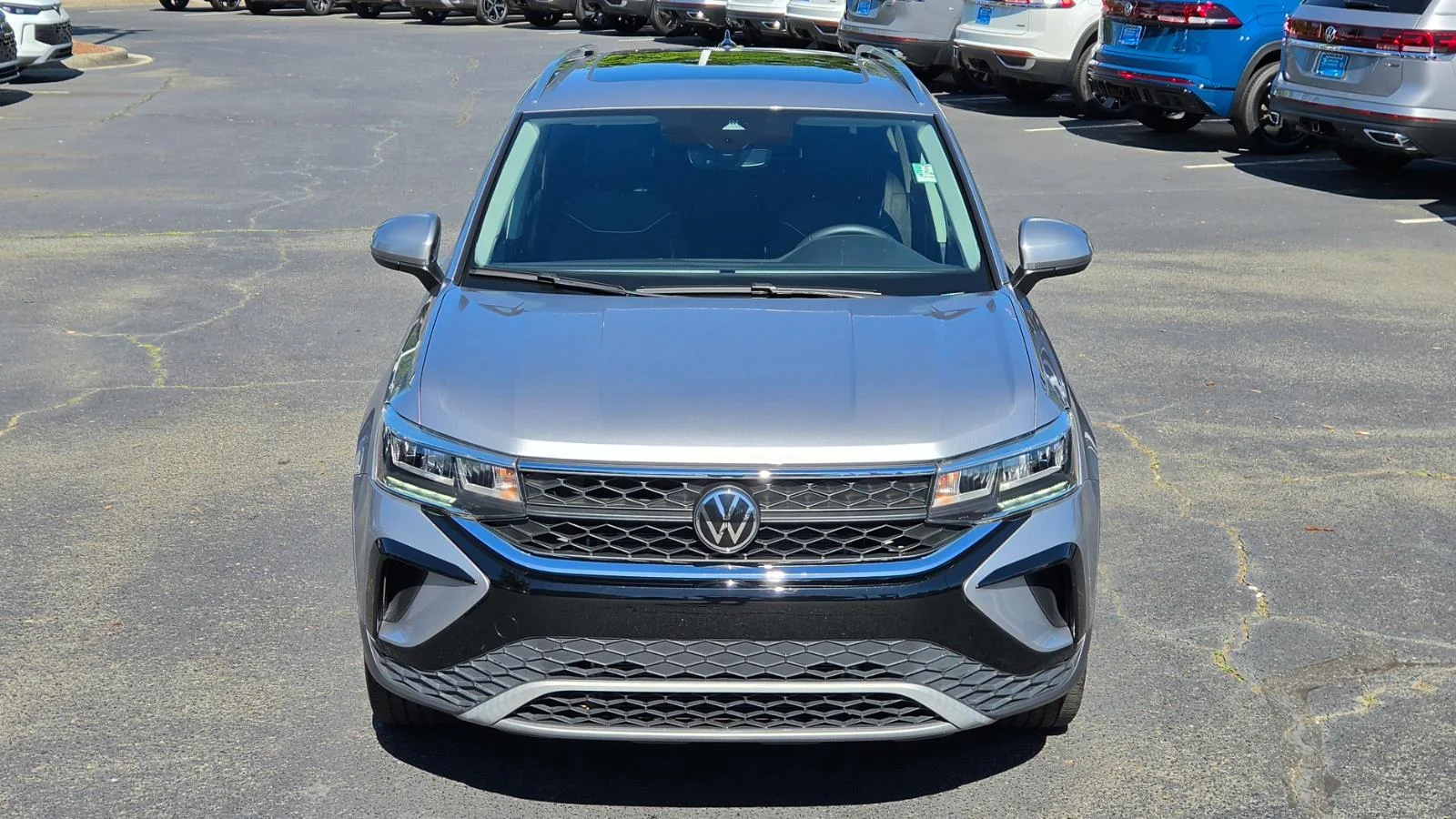 Certified Used 2023 Pyrite Silver Metallic Volkswagen SE image 10