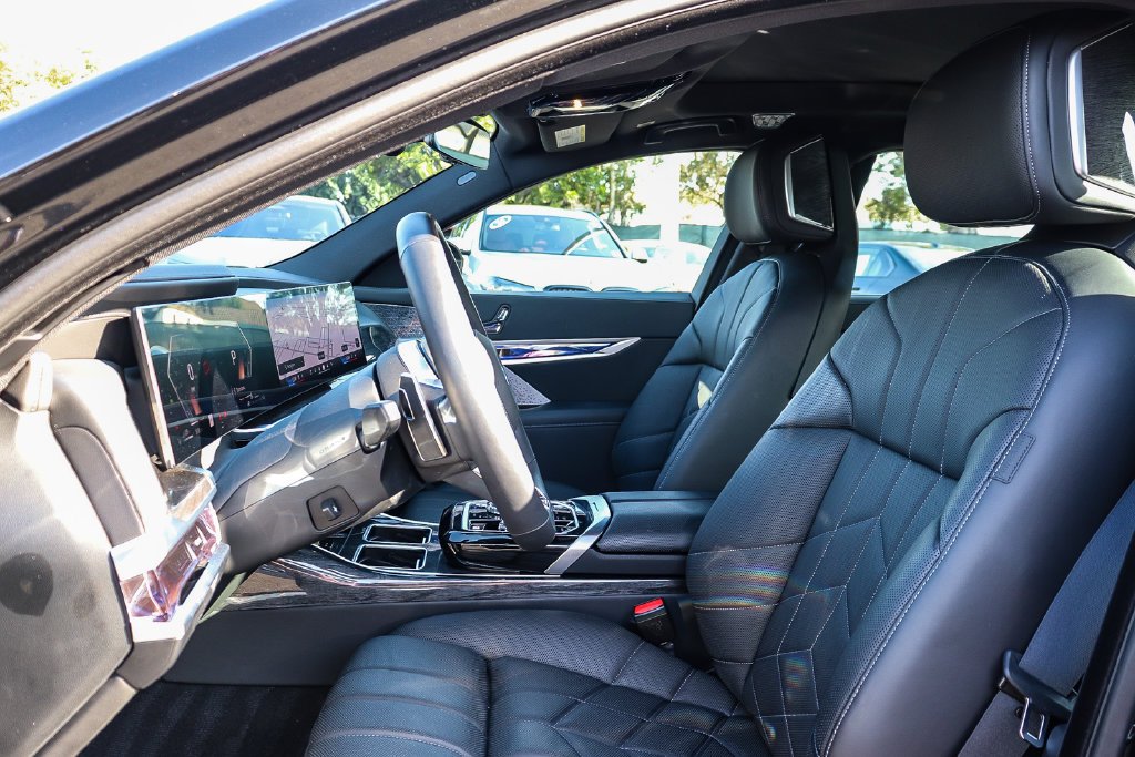 Used 2026 Black Sapphire Metallic BMW 750e xDrive image 17
