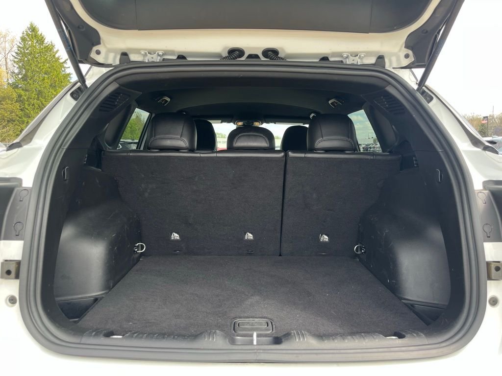 Used 2025 Bright White Clearcoat Jeep Trailhawk image 13