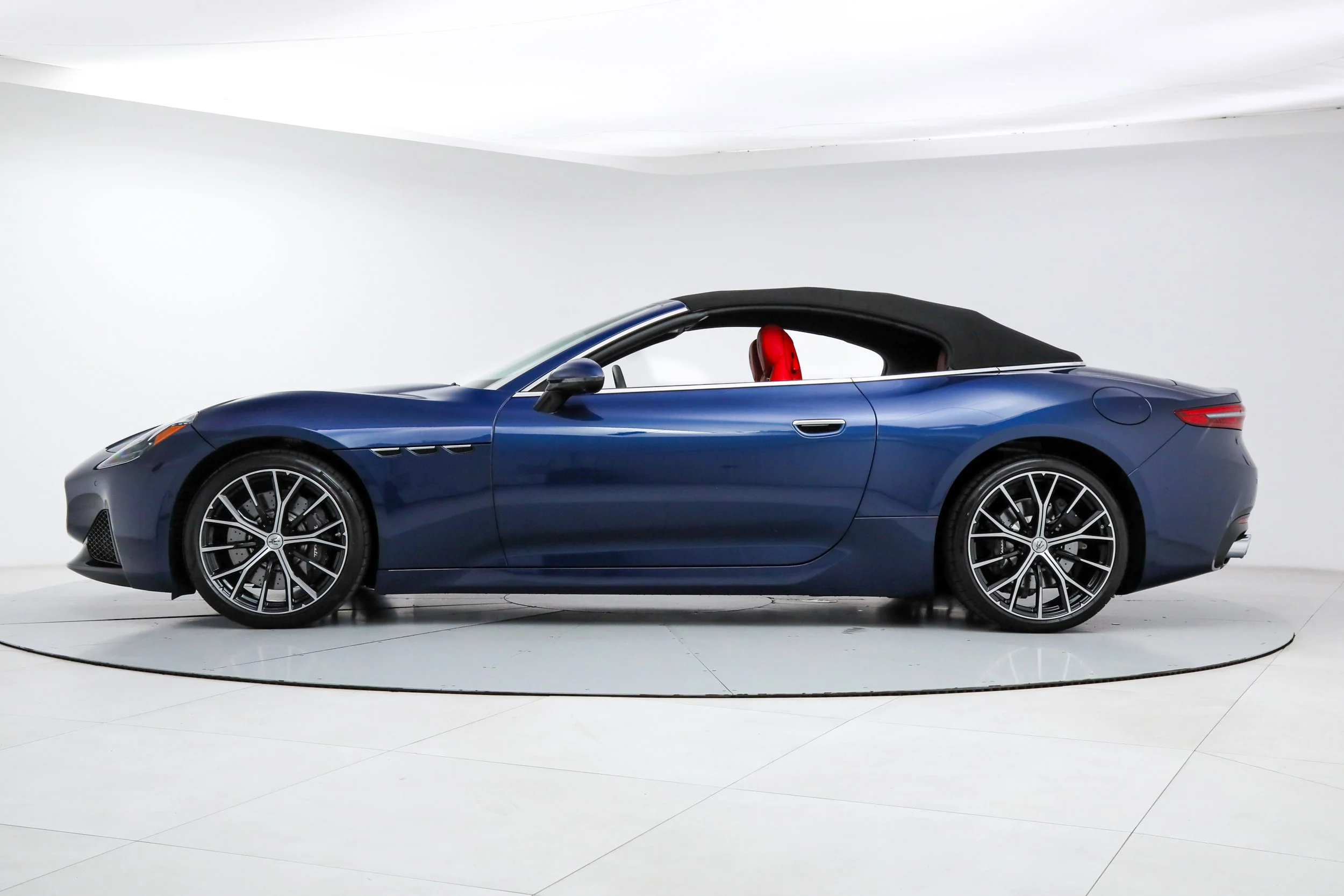 Certified Used 2026 Blue Maserati  image 6
