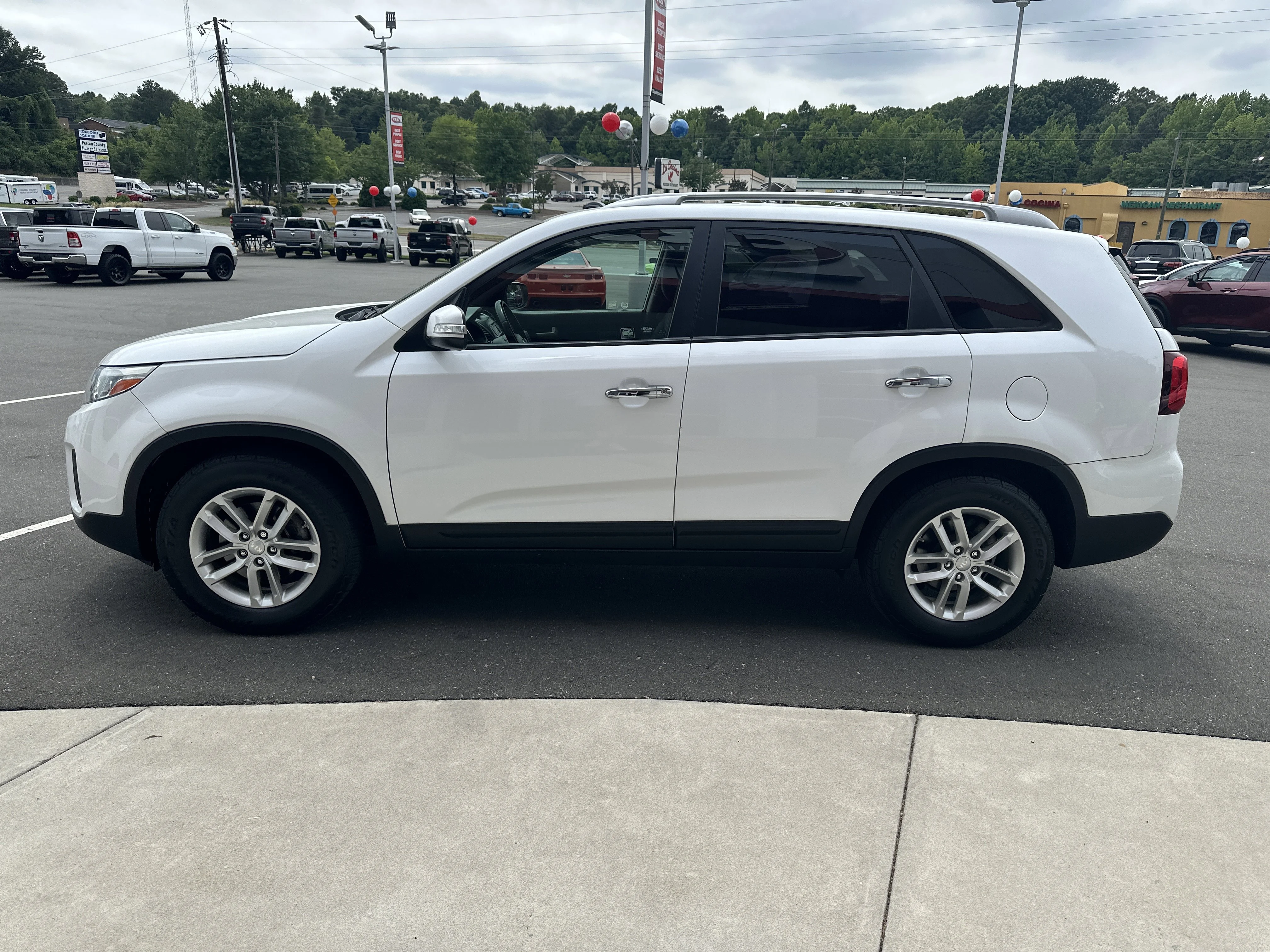 Used 2015 Snow White Pearl Kia LX image 5