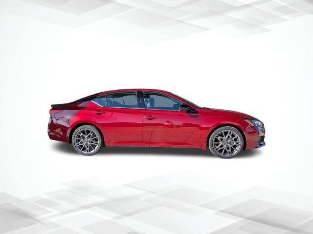 Used 2023 Red Nissan 2.0 SR image 3