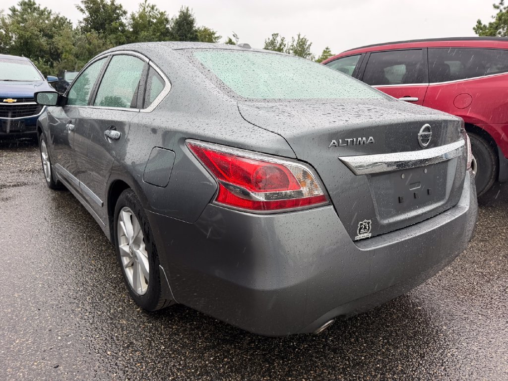 Used 2015 Gun Metallic Nissan 2.5 SV image 3