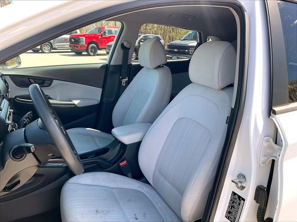 Used 2023 Lunar White Hyundai SEL image 9